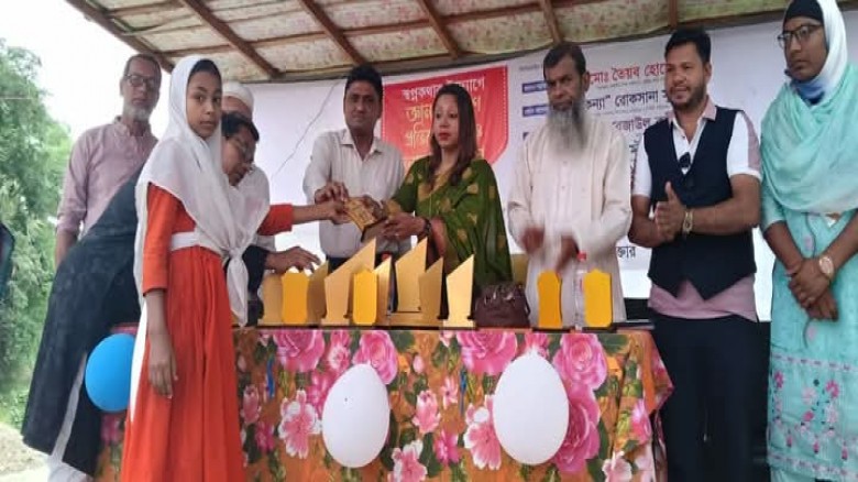 ছবির ক্যাপশন: স্বপ্নকথার আয়জনে জ্ঞান অন্বেষণ প্রতিযোগিতা ও পুরষ্কার বিতরণ